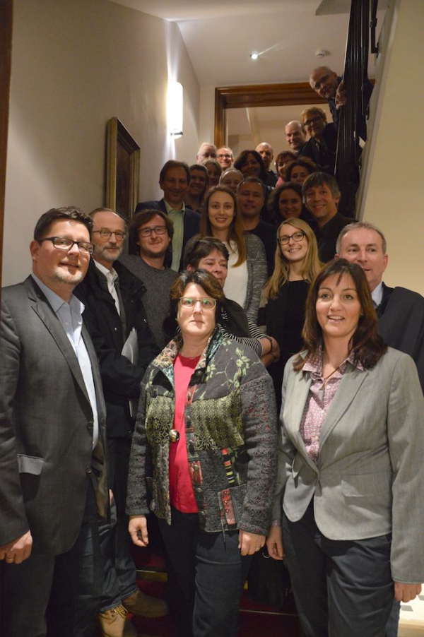 Gruppenbild mit Damen - die Teilnehmer der Tagung in Ettlingen.