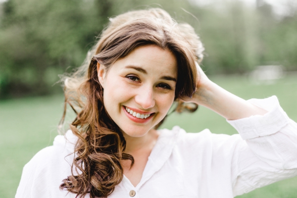 Jeannine Michèle Wacker spielt die Sara.
