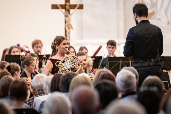 Amelie Seiler hat im Hornkonzert von Richard Strauss als Solistin mitgewirkt.