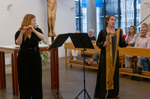 Liane Sadler (l.) und Annelise Ellars lassen das Mittelalter in England aufleben.