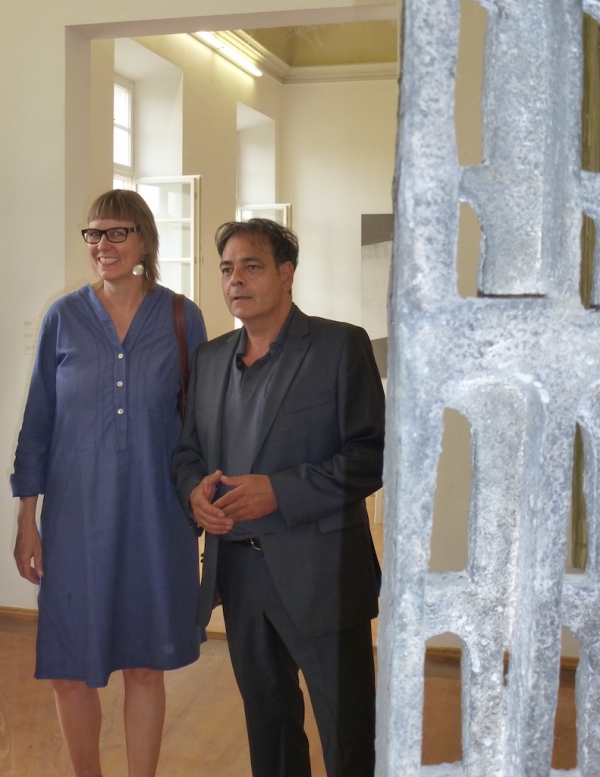 Barbara Karsch-Chaïeb und Gerd Kanz fühlen sich in der Galerie des Kunstvereins Ellwangen sichtlich wohl.